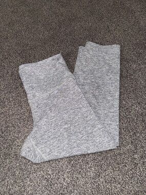 Old Navy Active Go-Dry Capri Leggings Gray Athletic Pants High Rise MD